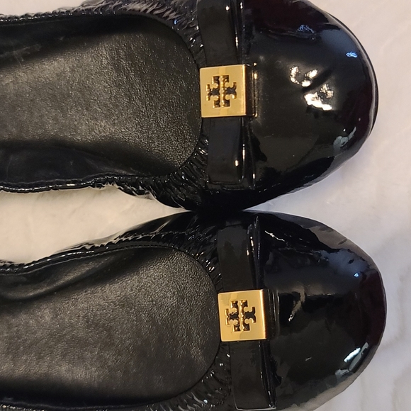 Tory Burch Black Eddie Bow Ballerina  Flats with Gold Emblem Size 6M - Picture 2 of 8
